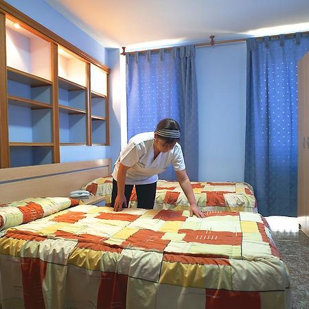 Hostal Xarau เซร์ดันโยลา เดล บาเยส ภายนอก รูปภาพ