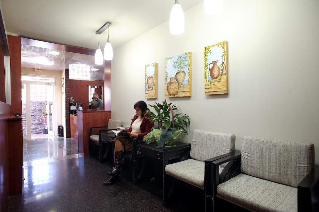 Hostal Xarau เซร์ดันโยลา เดล บาเยส ภายนอก รูปภาพ