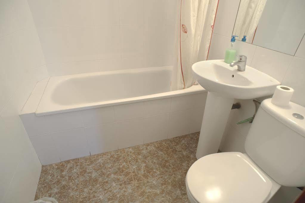 Hostal Xarau เซร์ดันโยลา เดล บาเยส ภายนอก รูปภาพ